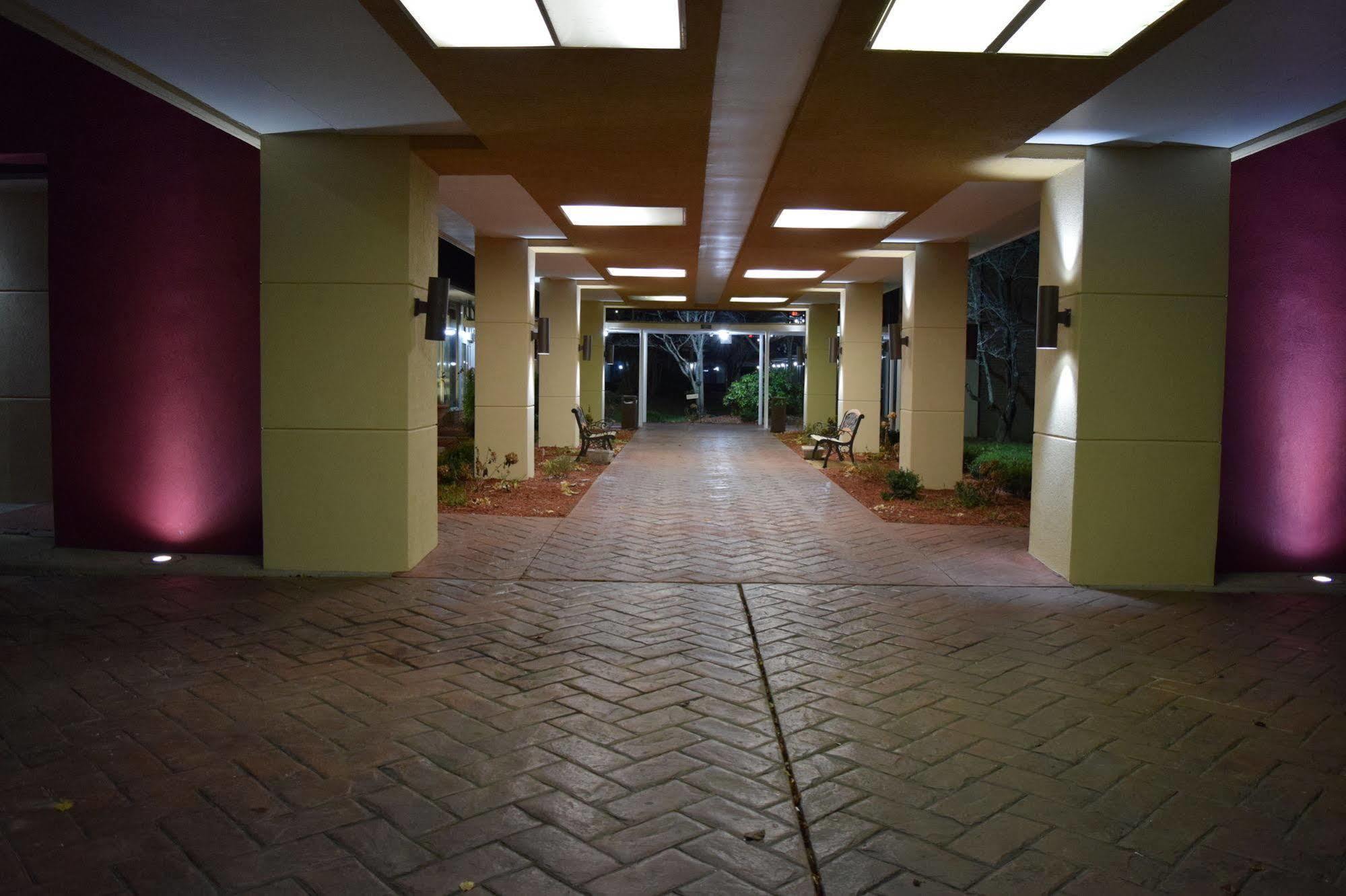 Quality Inn Roanoke Airport Exterior foto